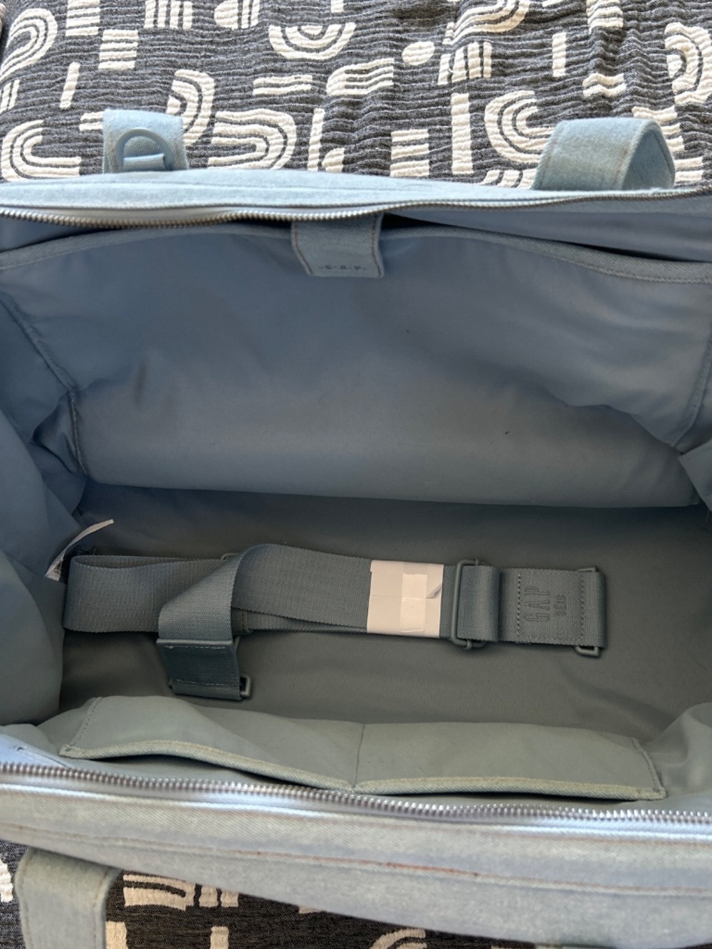 Beis x GAP Weekender Tote - Picture 2 of 11